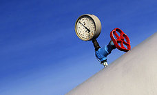 Перекрывать газ или вводить танки?